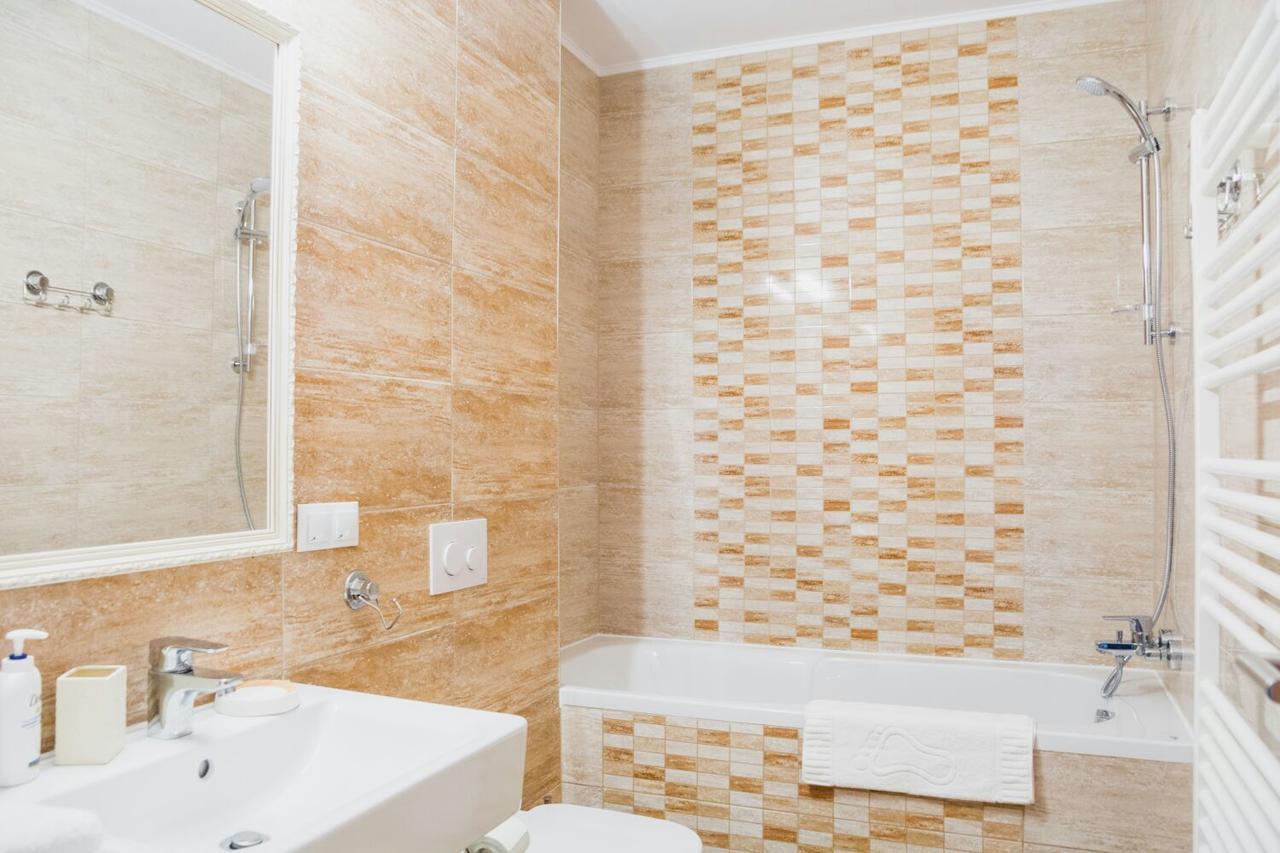 Apartament 4Tourists Braşov Esterno foto